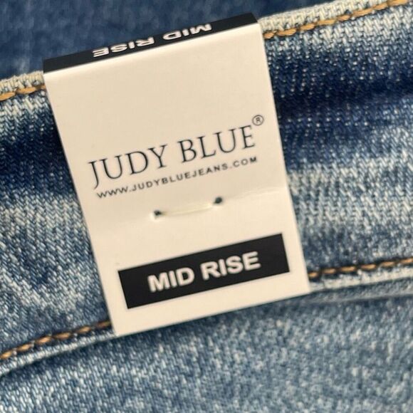 Judy Blue Mid-Rise Classic Cuffed Denim Shorts - Medium Wash, 3XL, NWT - Picture 10 of 16